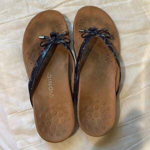 Vionic Navy Sandals with Bow Detail